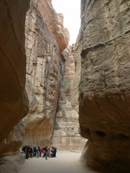 Набатейцы знали толк в обороне. Это - дорога в город Петру Набатейцы знали толк в обороне. Это - дорога в город Петру. Иордания, фото