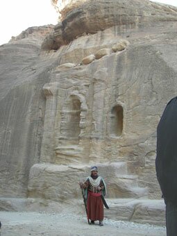 Воин-набатеец в ущелье Петры. Иордания, фото